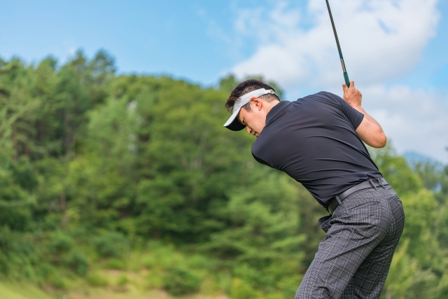 肩甲骨の柔軟性を高め、ゴルフの上達と健康増進を！
