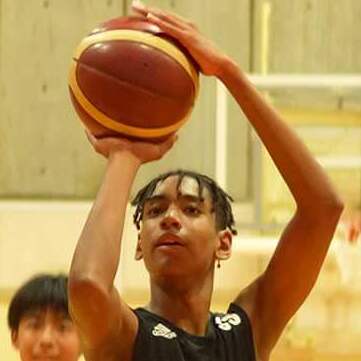 バスケットボールプレイヤー　新郷礼音選手